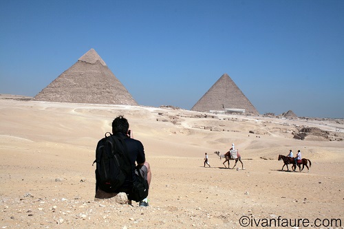haciendo foto en pirámides